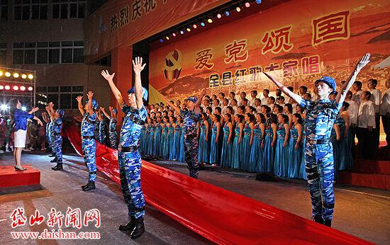 逃离昏暗下的小村